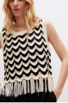 KNITTED TOP BLACK AND WHITE WITH ZIGZAG FRINGES